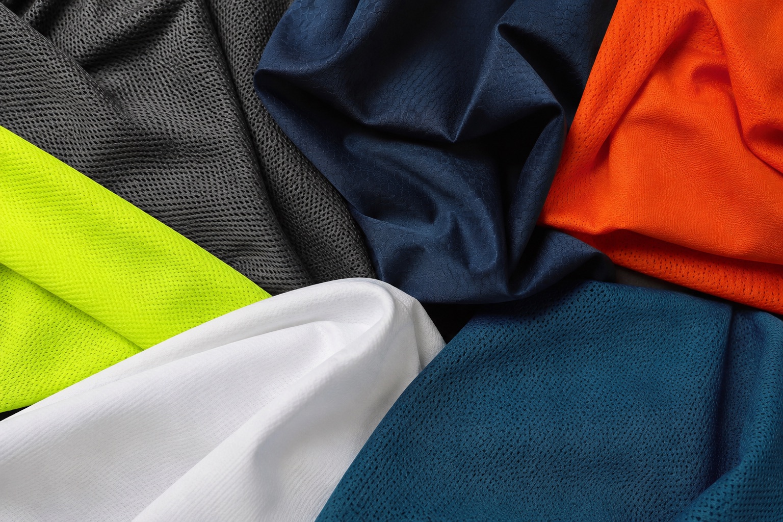 Tessuti tecnici traspiranti in diversi colori per abbigliamento sportivo personalizzato